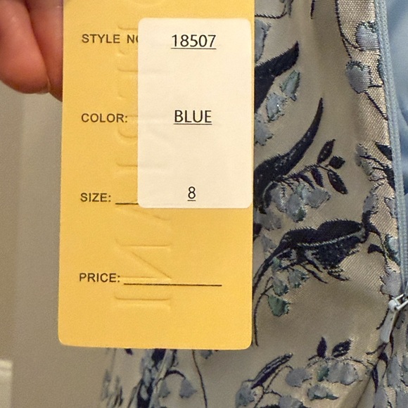 Elegant Blue and White Floral Gown - Picture 8 of 9